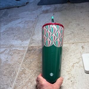 24ozVenti Green Sparkle Starbucks cup. Metal with straw for cold/ closure
